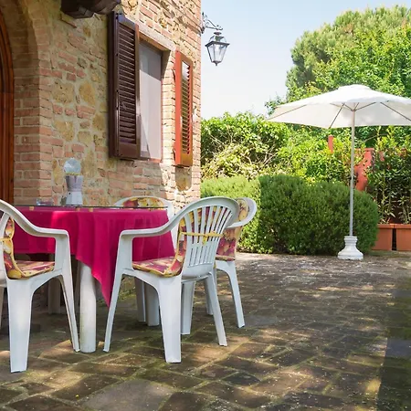 In Tuscany With Pool And Garden Монтайоне