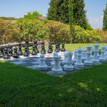 In Tuscany With Pool And Garden Монтайоне