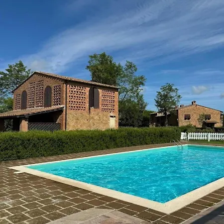 In Tuscany With Pool And Garden Апартаменты